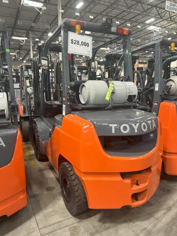 Toyota IC Pneumatic Forklift - Image 2